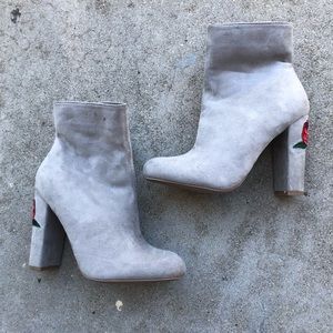 Gray floral heel embroidered Booties